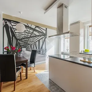 Apartment Chmielna 73 P&o Serviced, Warschau