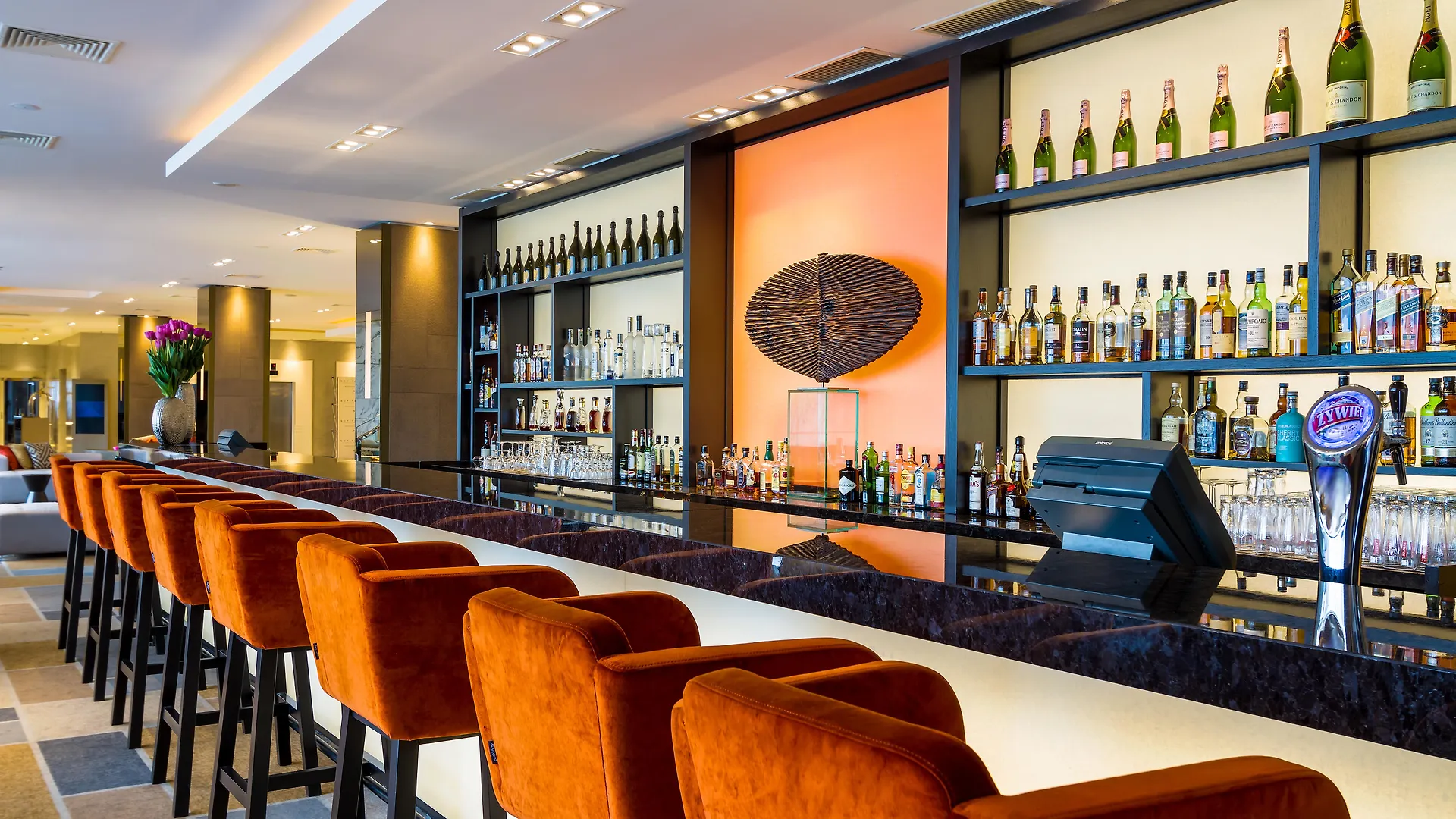 מלון Sofitel Warsaw Victoria 5*,  פולין