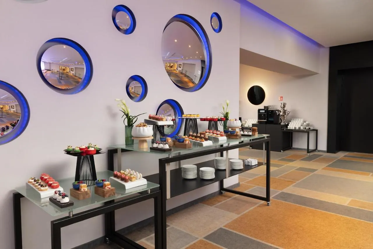 מלון Sofitel Warsaw Victoria 5*,  פולין