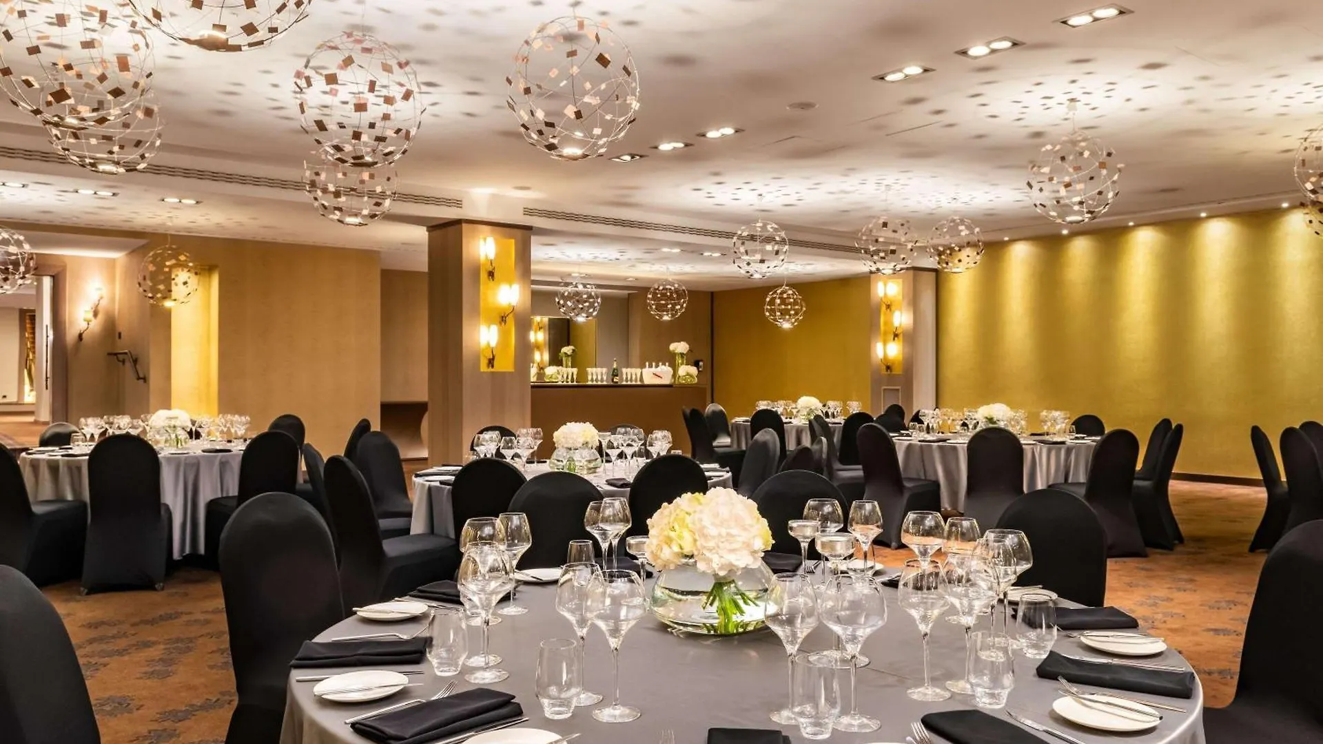 *****  מלון Sofitel Warsaw Victoria פולין