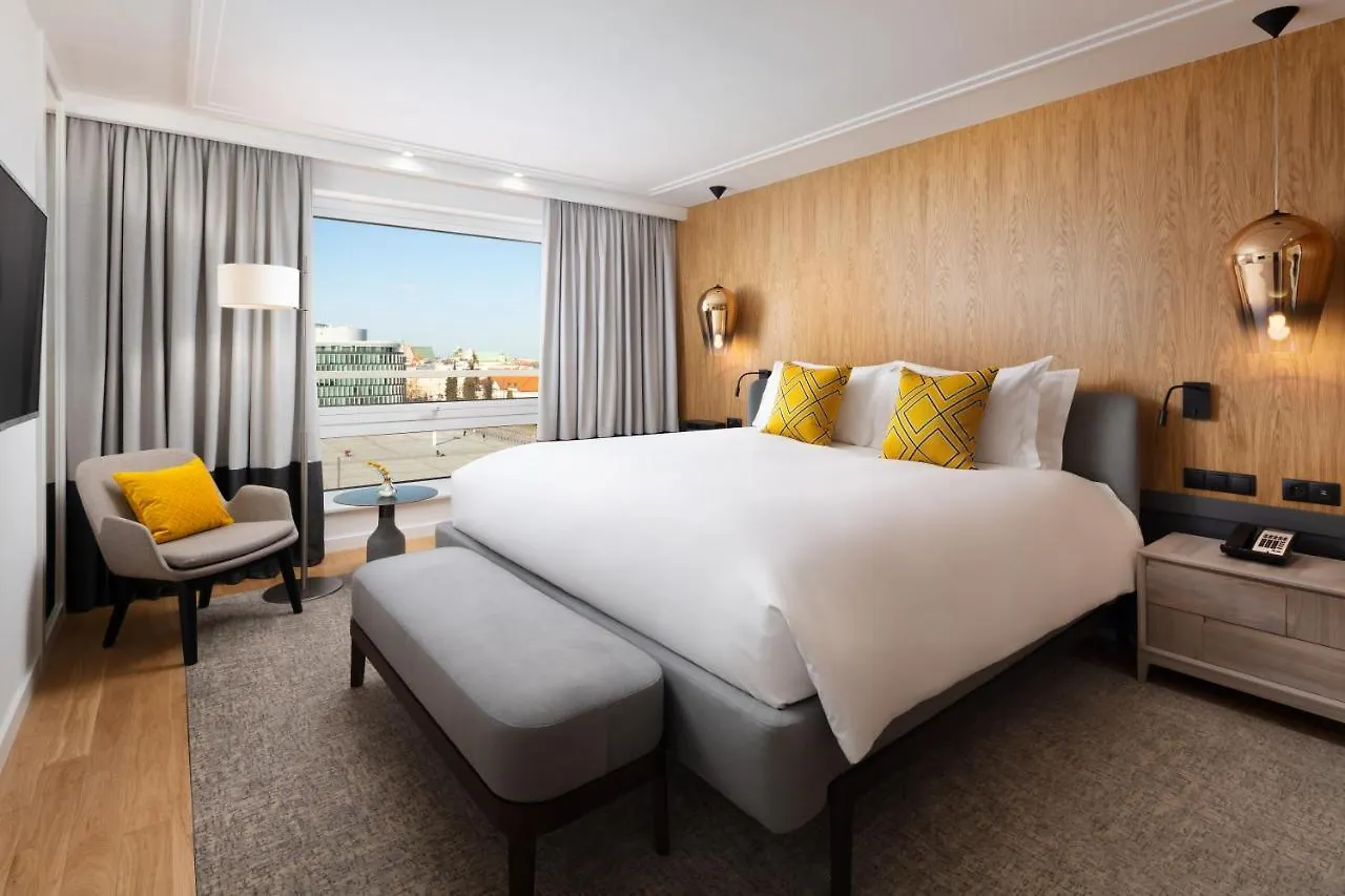 מלון Sofitel Warsaw Victoria 5*,  פולין